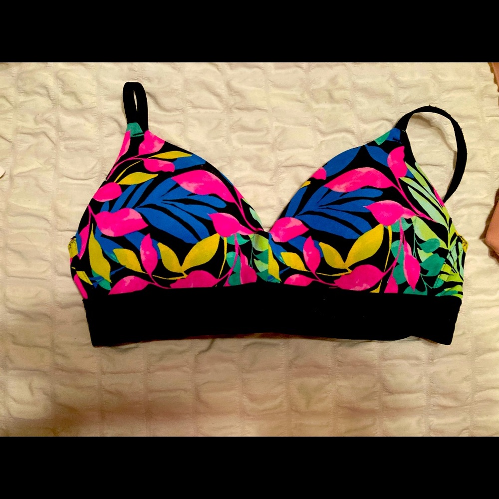 VS PINK bra 34B great used condition..still a lot of wear left